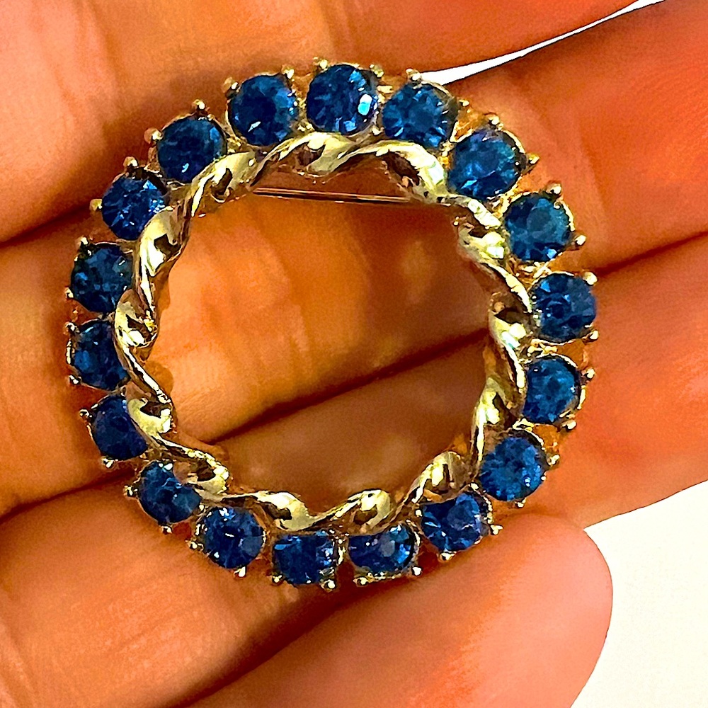 Blue Gem Gold Toned Wreath Brooch